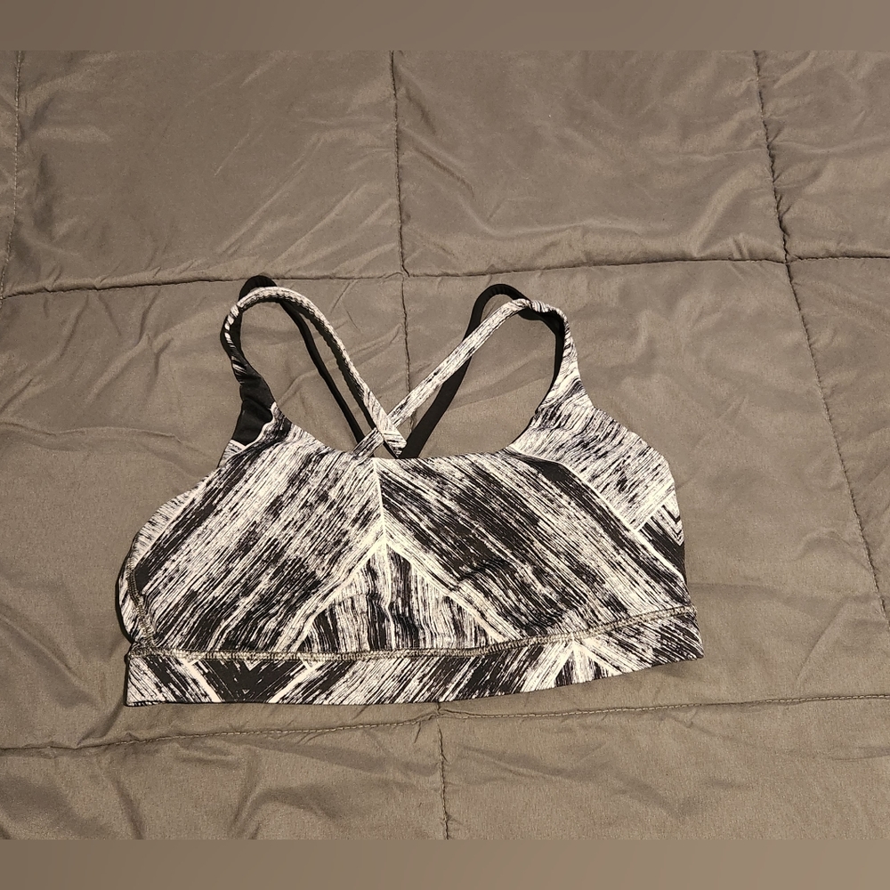 🚫sold🚫EUC Lulu Bra. Size 10